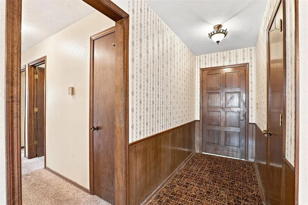 Photo 4 — 715 W Forest Drive, Mustang, OK 73064