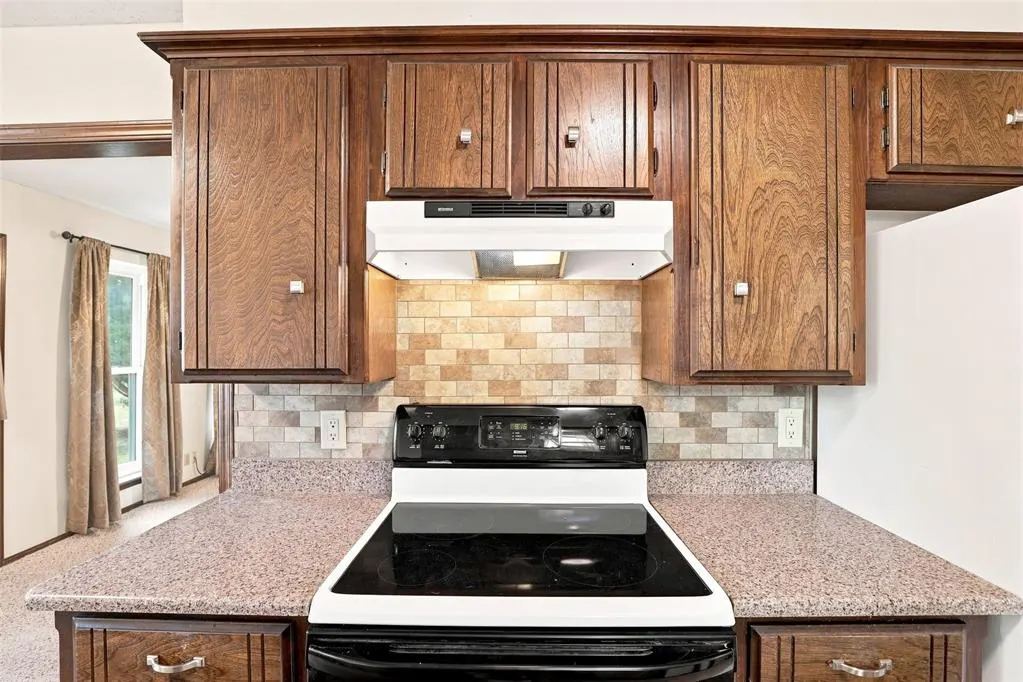 Photo 10 — 715 W Forest Drive, Mustang, OK 73064