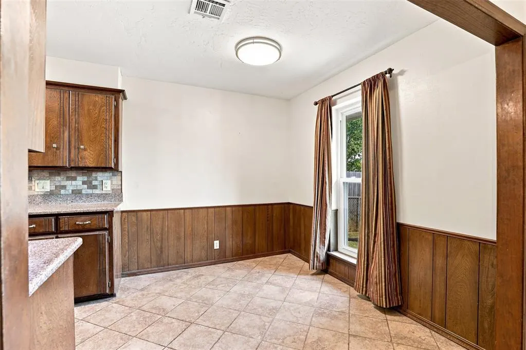 Photo 11 — 715 W Forest Drive, Mustang, OK 73064