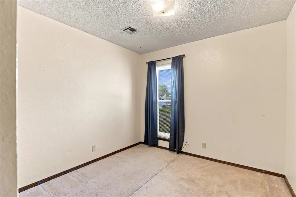 Photo 14 — 715 W Forest Drive, Mustang, OK 73064