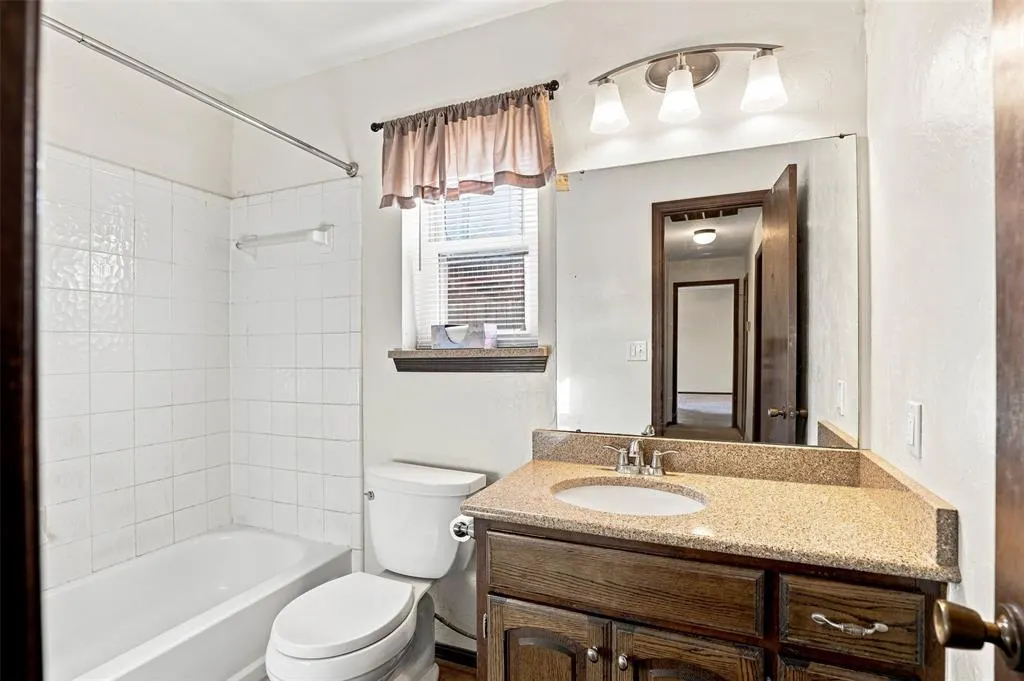 Photo 16 — 715 W Forest Drive, Mustang, OK 73064
