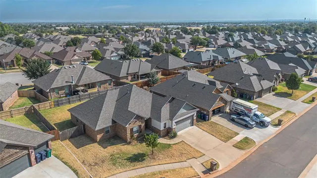 Photo 3 — 9121 NW 89th Street, Yukon, OK 73099