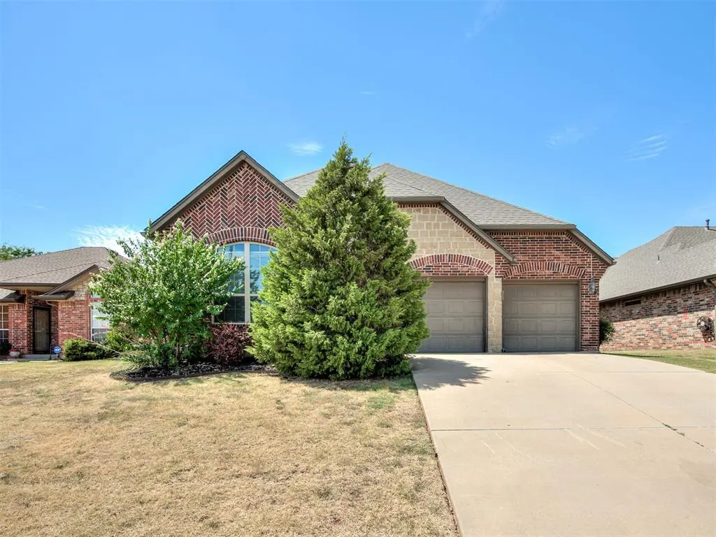 Front exterior — 15913 Big Cypress Drive, Edmond, OK 73013