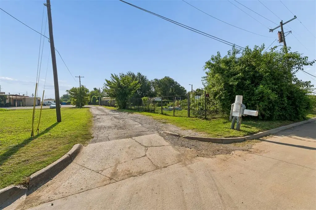 Photo 2 — 902 N Purdue Avenue, Oklahoma City, OK 73127