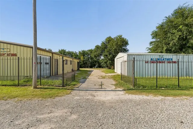 Photo 4 — 902 N Purdue Avenue, Oklahoma City, OK 73127