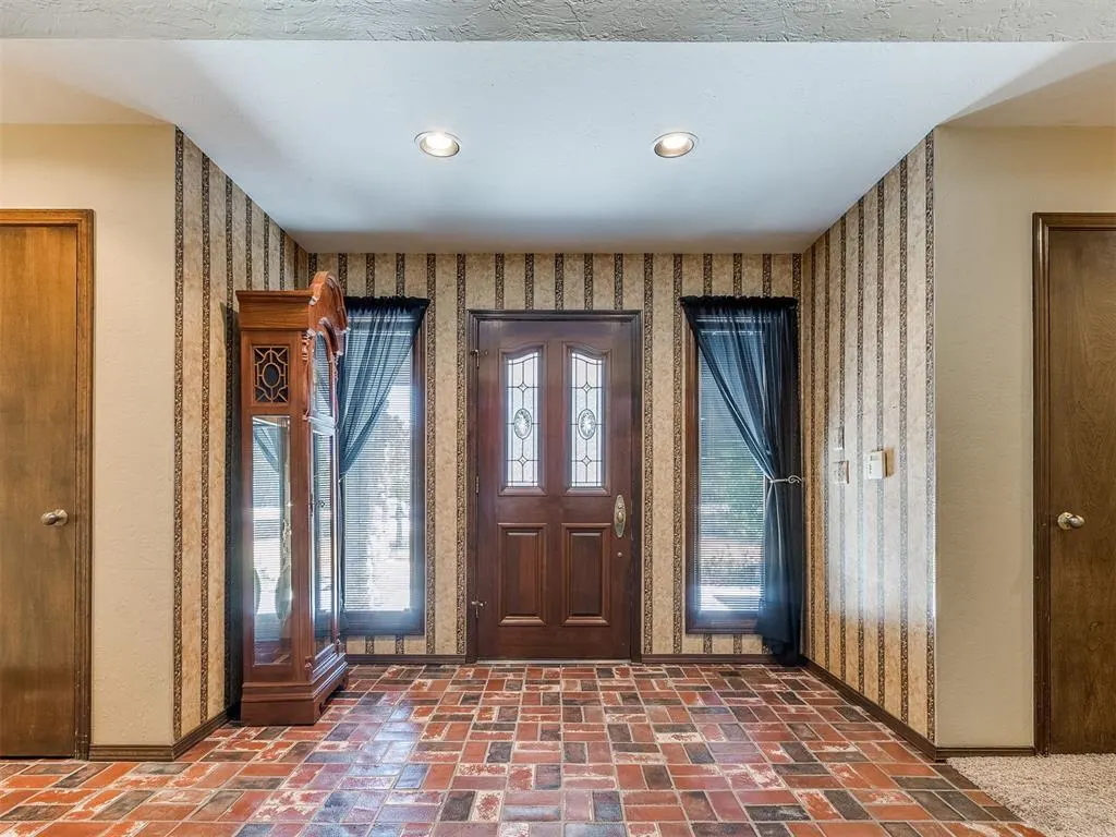 Photo 4 — 1201 Fox Bluff Court, Edmond, OK 73034