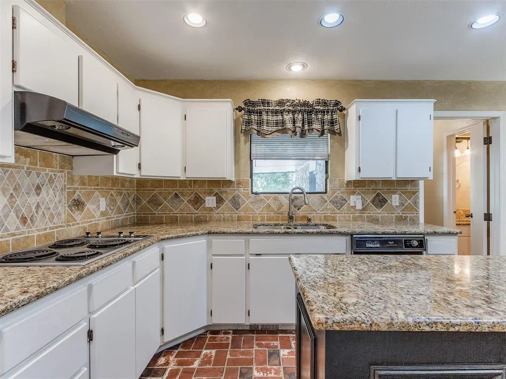 Photo 6 — 1201 Fox Bluff Court, Edmond, OK 73034