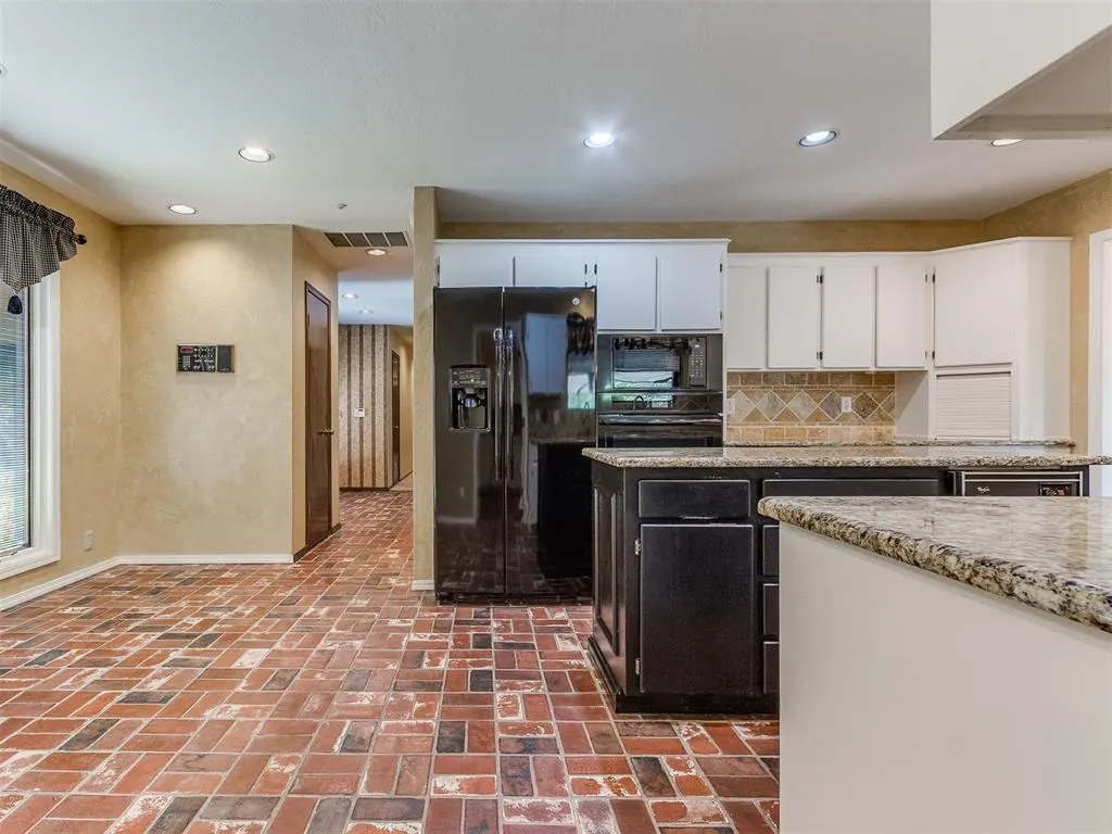 Photo 9 — 1201 Fox Bluff Court, Edmond, OK 73034