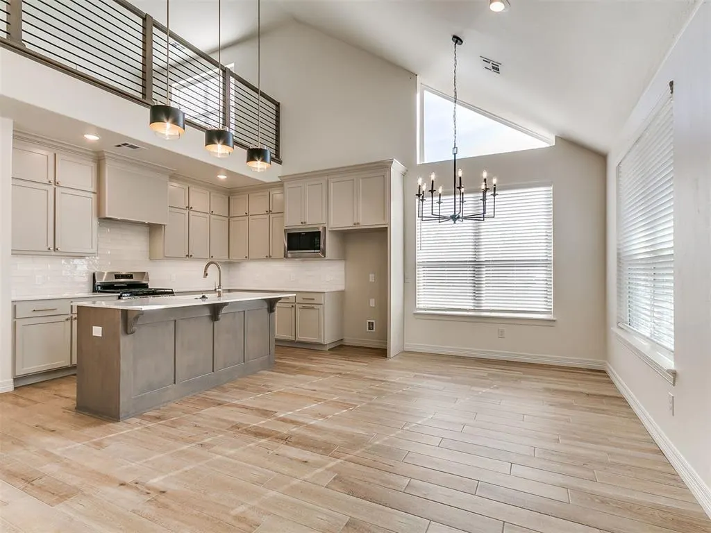 Photo 2 — 9404 NW 75th Street, Yukon, OK 73099
