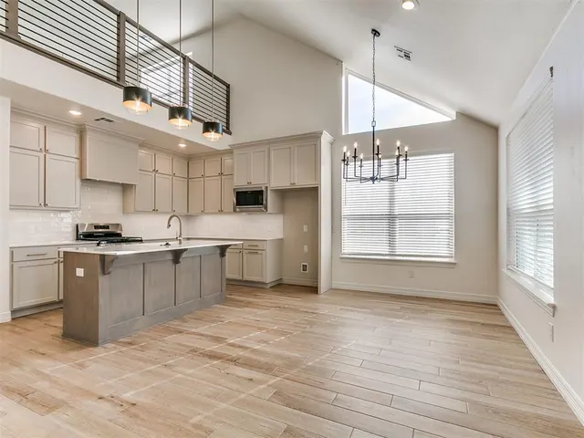 Photo 2 — 9404 NW 75th Street, Yukon, OK 73099