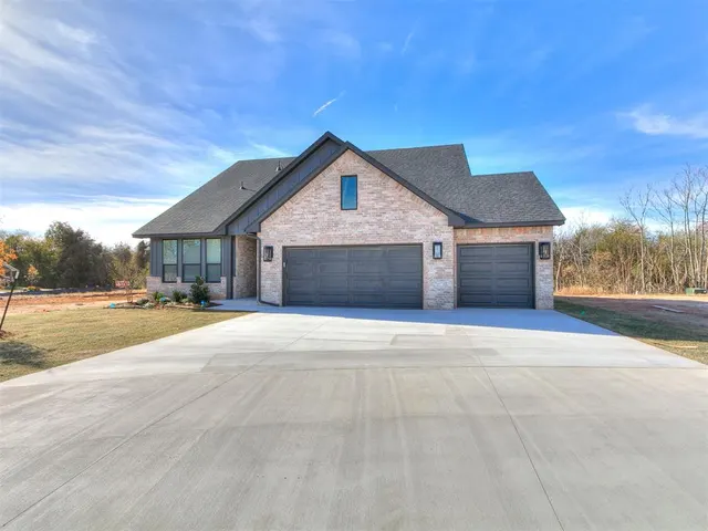 Photo 4 — 9404 NW 75th Street, Yukon, OK 73099