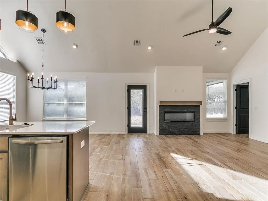 Photo 8 — 9404 NW 75th Street, Yukon, OK 73099