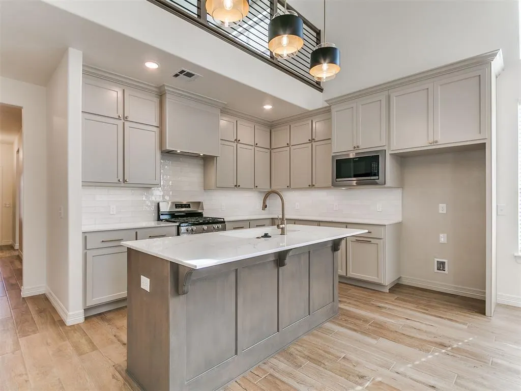 Photo 11 — 9404 NW 75th Street, Yukon, OK 73099
