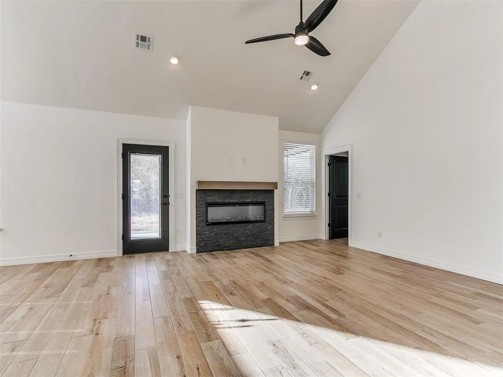 Photo 19 — 9404 NW 75th Street, Yukon, OK 73099