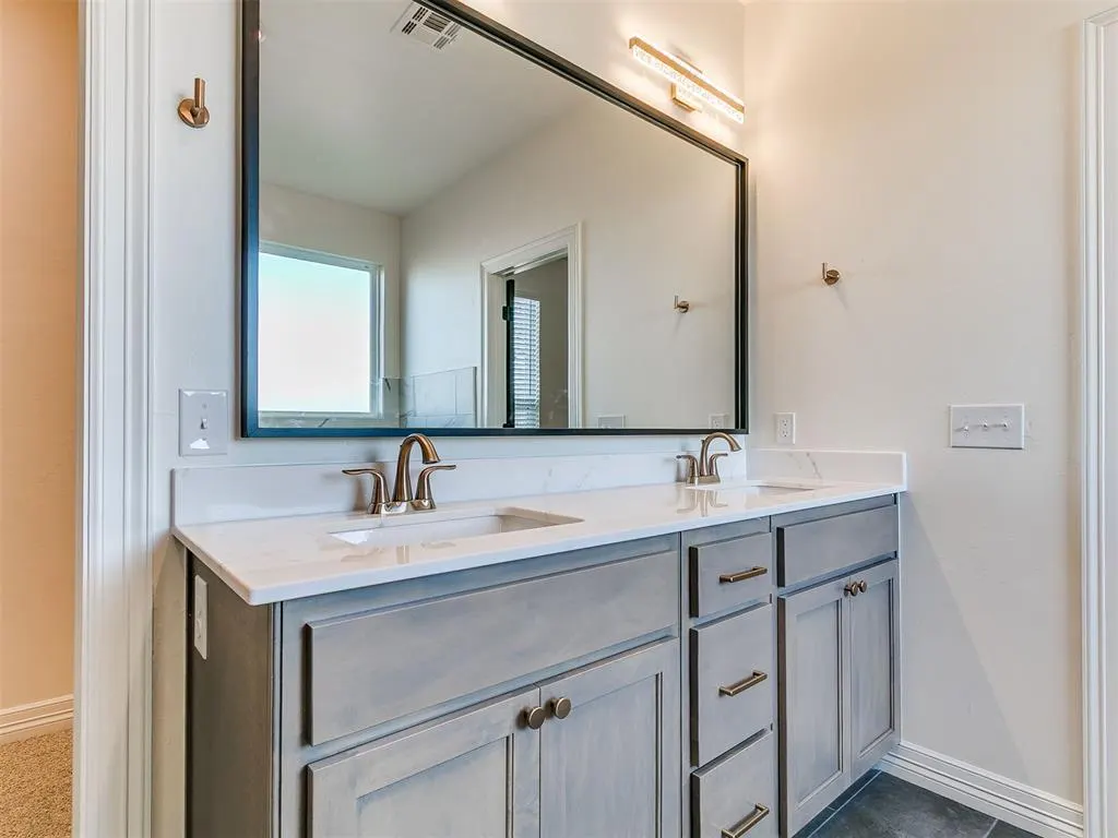 Photo 25 — 9404 NW 75th Street, Yukon, OK 73099