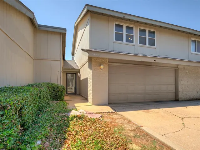 Photo 2 — 5838 Hefner Village Court, Oklahoma City, OK 73162