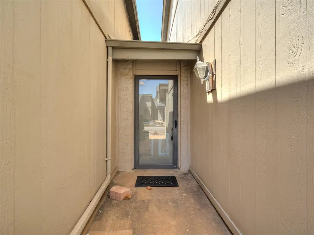Photo 3 — 5838 Hefner Village Court, Oklahoma City, OK 73162