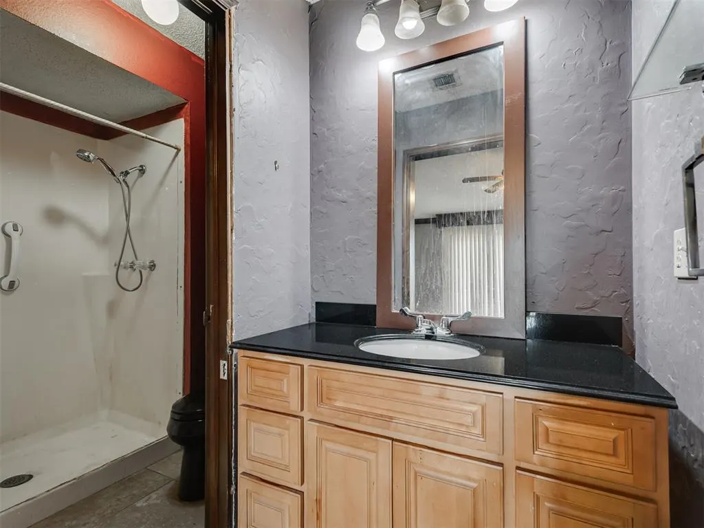 Photo 18 — 5838 Hefner Village Court, Oklahoma City, OK 73162