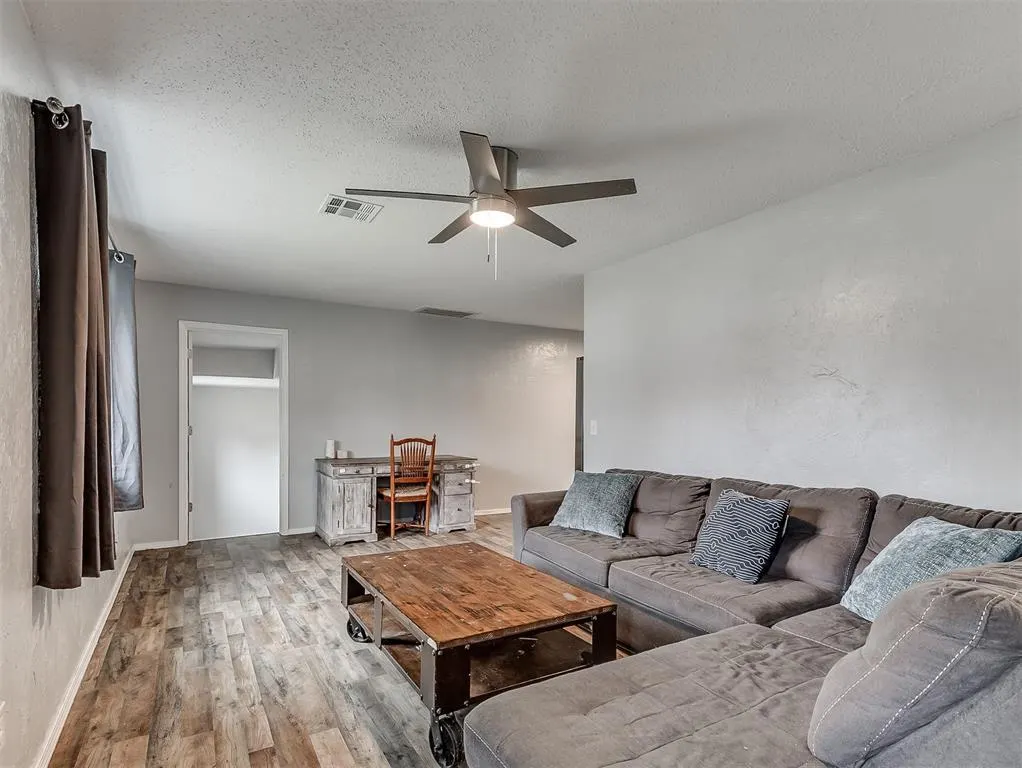 Photo 6 — 1508 Loftin Drive, Midwest City, OK 73130