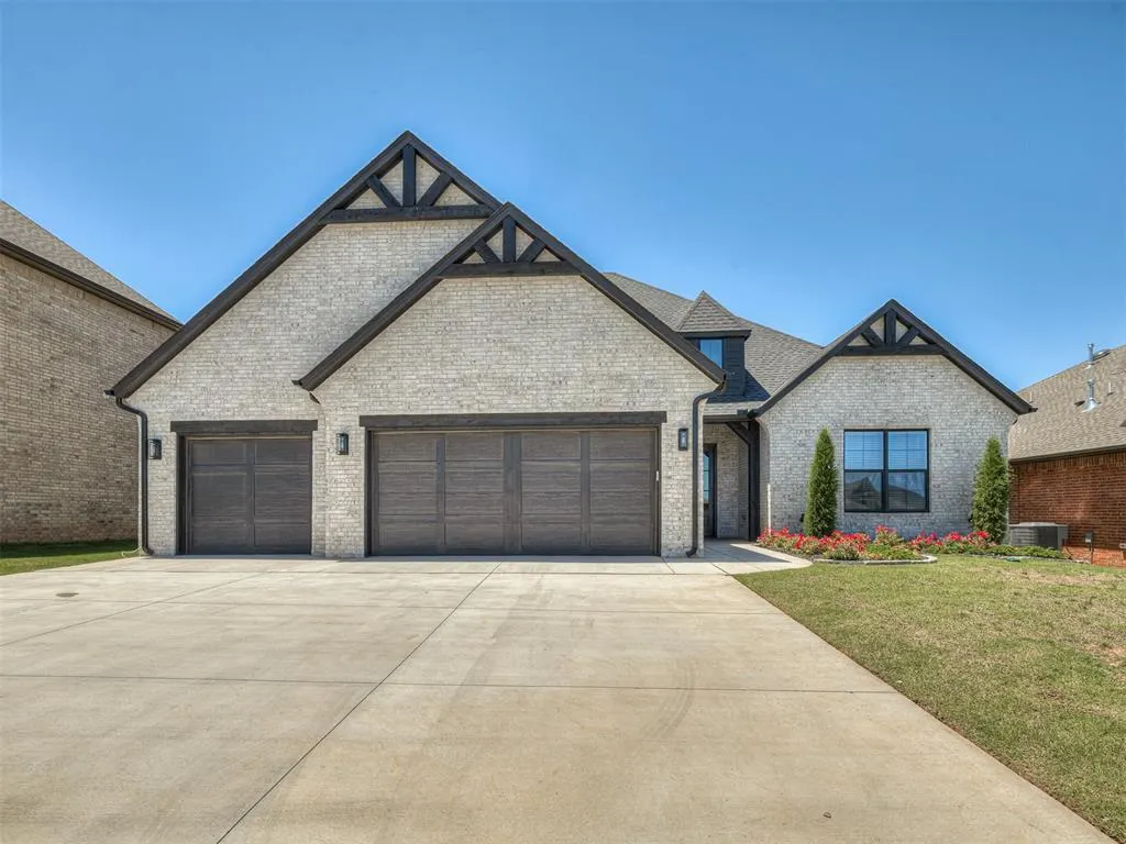 Front exterior — 2217 Los Angeles Avenue, Edmond, OK 73034