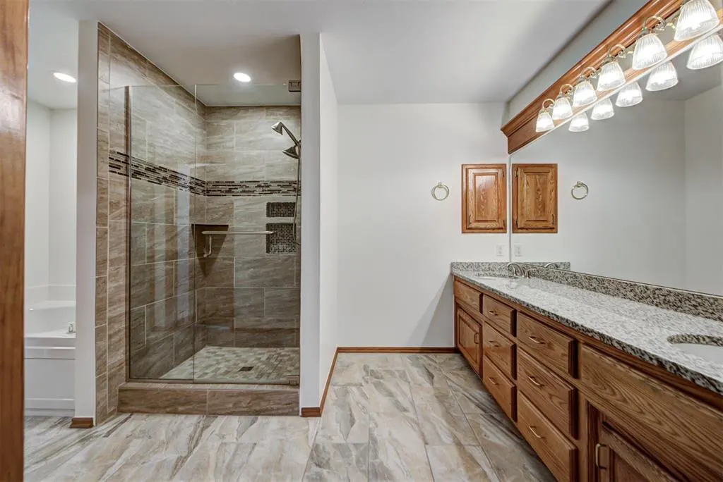 Photo 31 — 204 Persimmon Ridge Drive, Blanchard, OK 73010