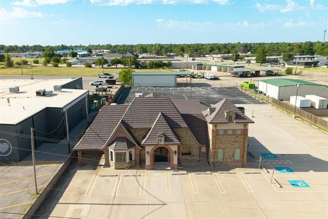 Photo 4 — 450 E Main Street, Yukon, OK 73099