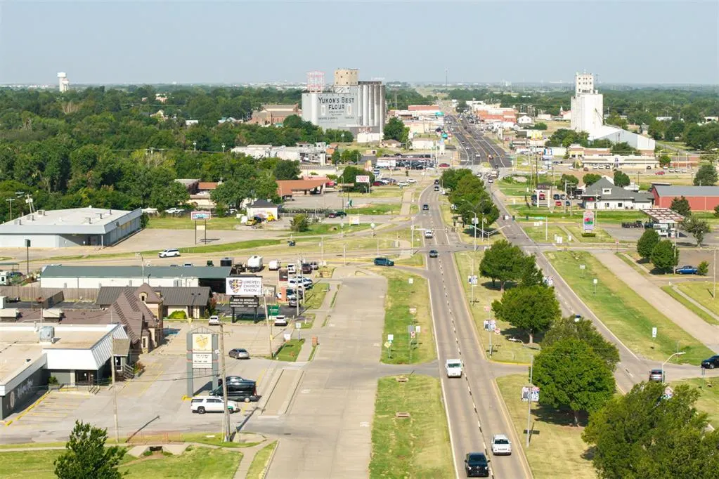 Photo 5 — 450 E Main Street, Yukon, OK 73099