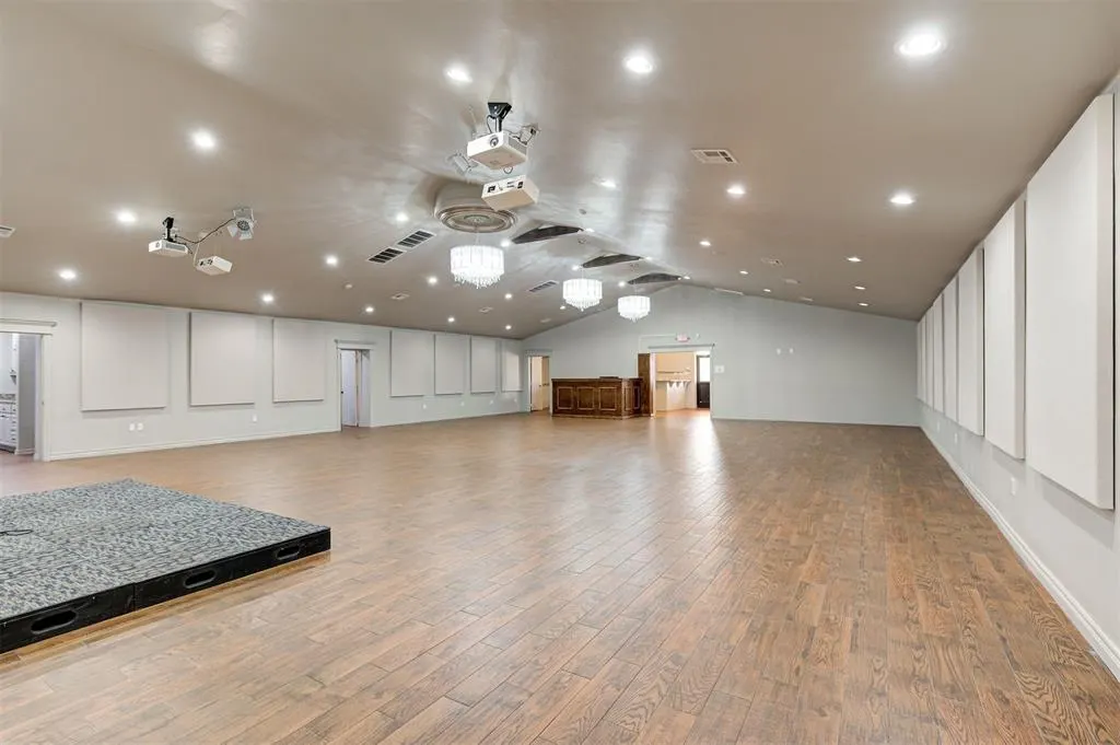 Photo 8 — 450 E Main Street, Yukon, OK 73099