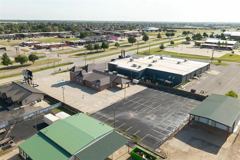 Photo 42 — 450 E Main Street, Yukon, OK 73099