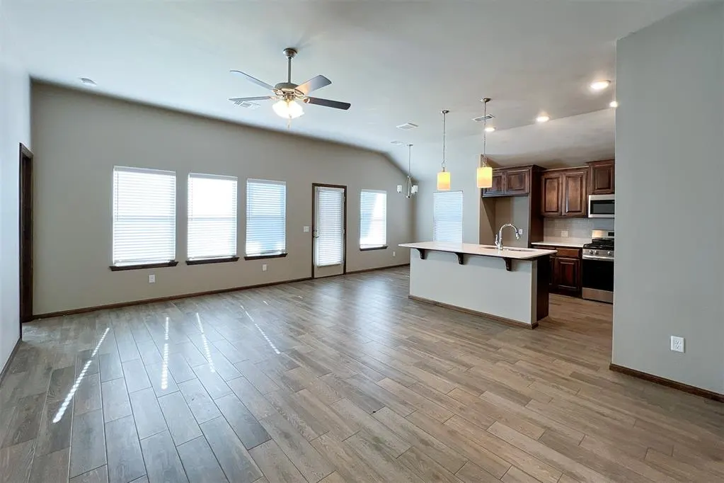 Photo 4 — 12932 NW 3rd Terrace, Yukon, OK 73099