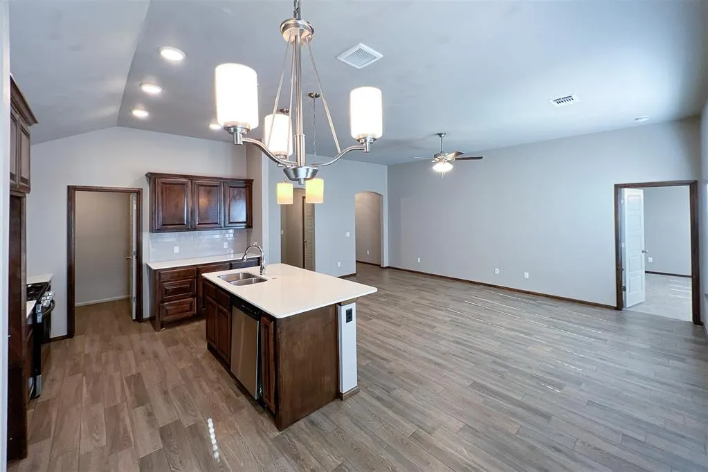 Photo 6 — 12932 NW 3rd Terrace, Yukon, OK 73099