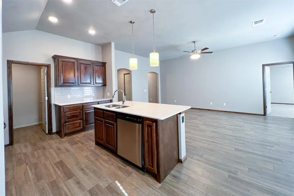 Photo 7 — 12932 NW 3rd Terrace, Yukon, OK 73099