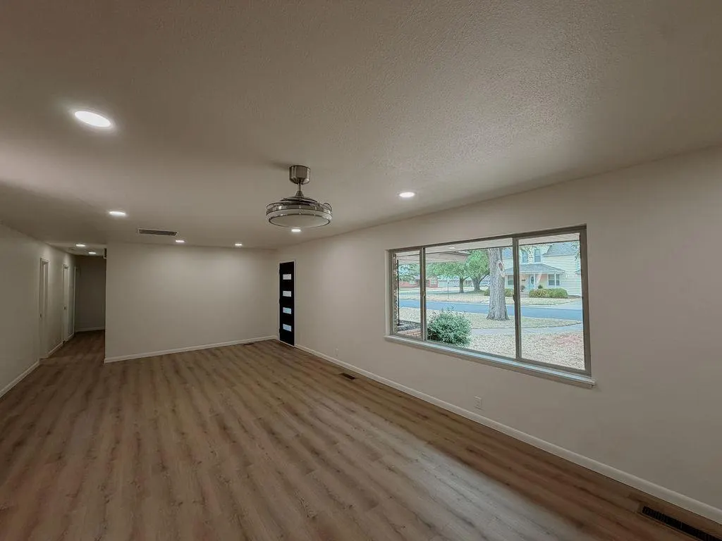 Photo 13 — 410 N Bryan Street, Weatherford, OK 73096