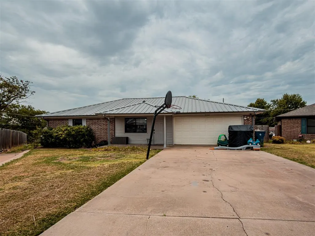 Front exterior — 3209 Park Avenue, Chickasha, OK 73018
