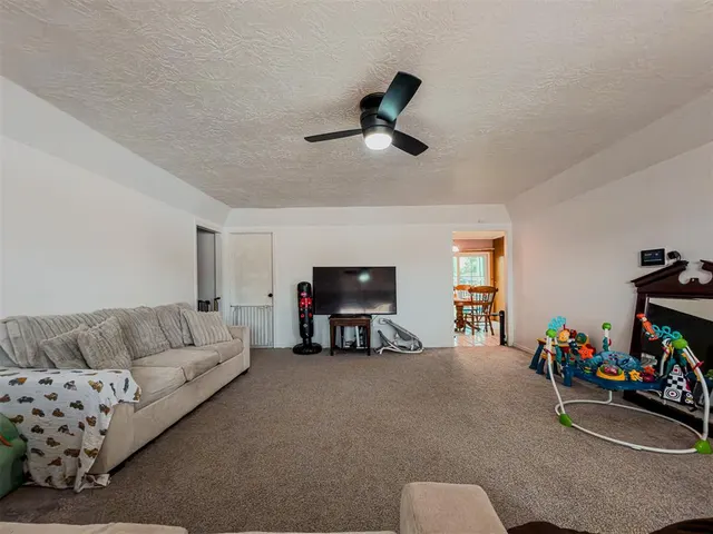 Photo 2 — 3209 Park Avenue, Chickasha, OK 73018