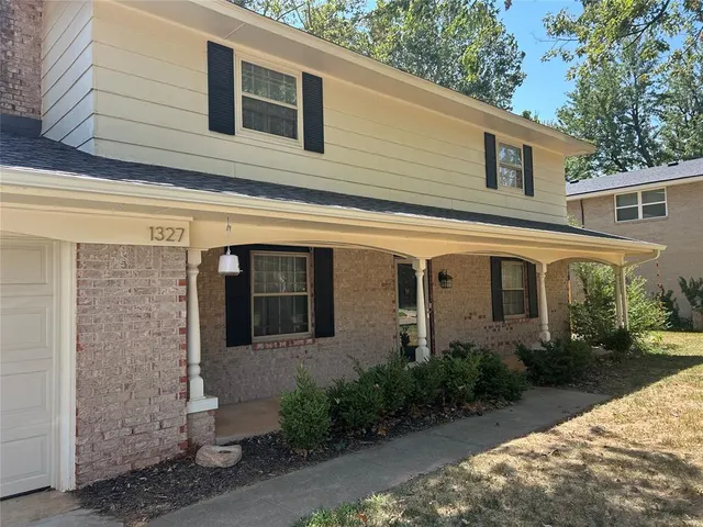 Photo 3 — 1327 Brookdale Drive, Norman, OK 73072
