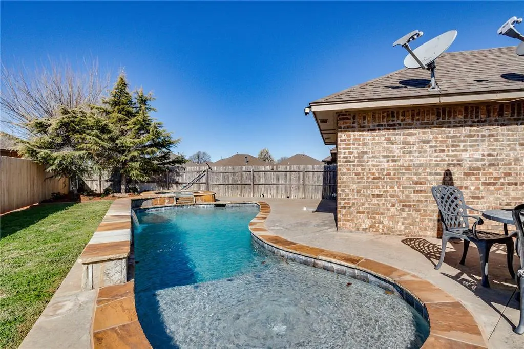Front exterior — 202 N Westminster Way, Mustang, OK 73064