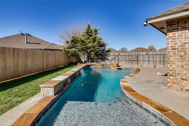 Photo 2 — 202 N Westminster Way, Mustang, OK 73064