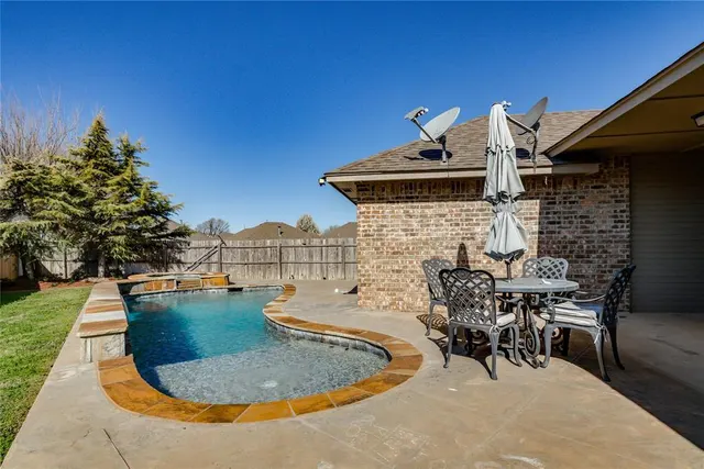 Photo 3 — 202 N Westminster Way, Mustang, OK 73064