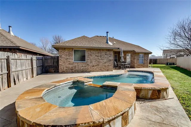 Photo 4 — 202 N Westminster Way, Mustang, OK 73064