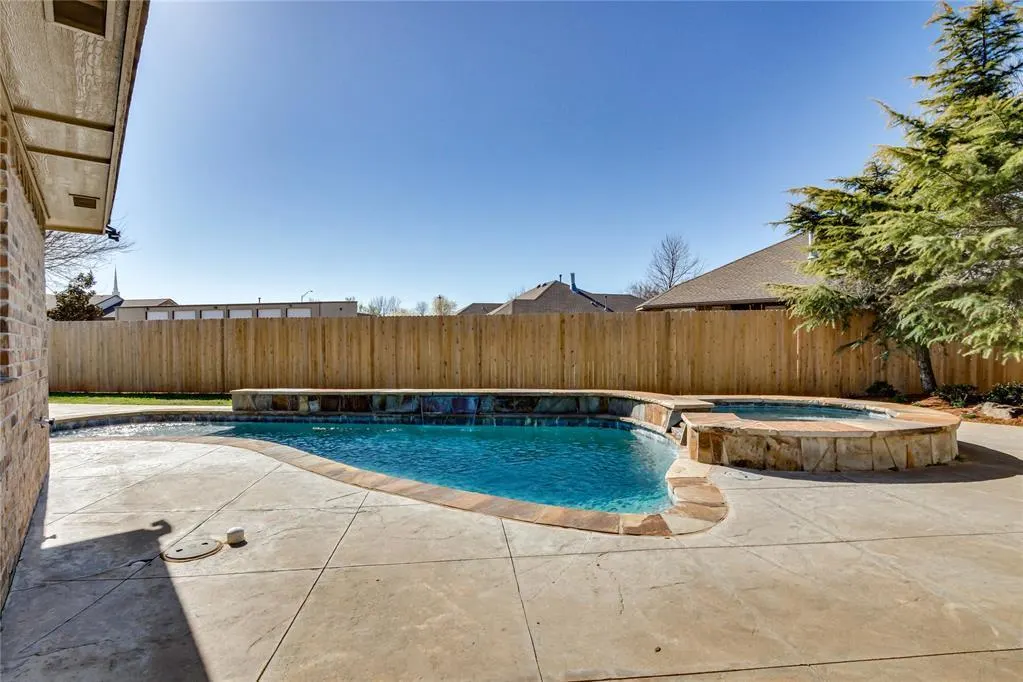 Photo 6 — 202 N Westminster Way, Mustang, OK 73064