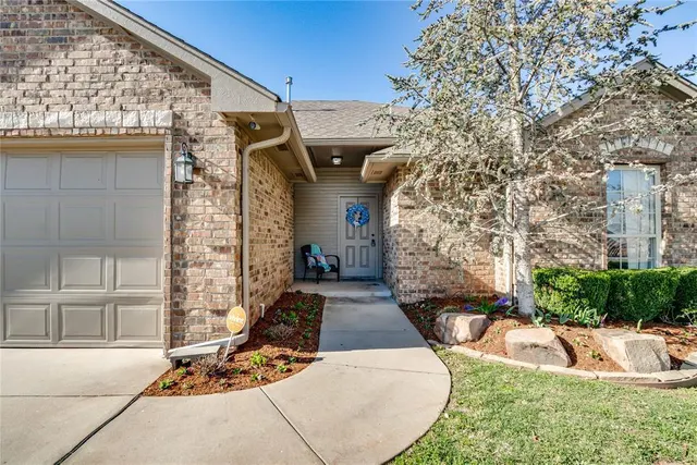 Photo 8 — 202 N Westminster Way, Mustang, OK 73064