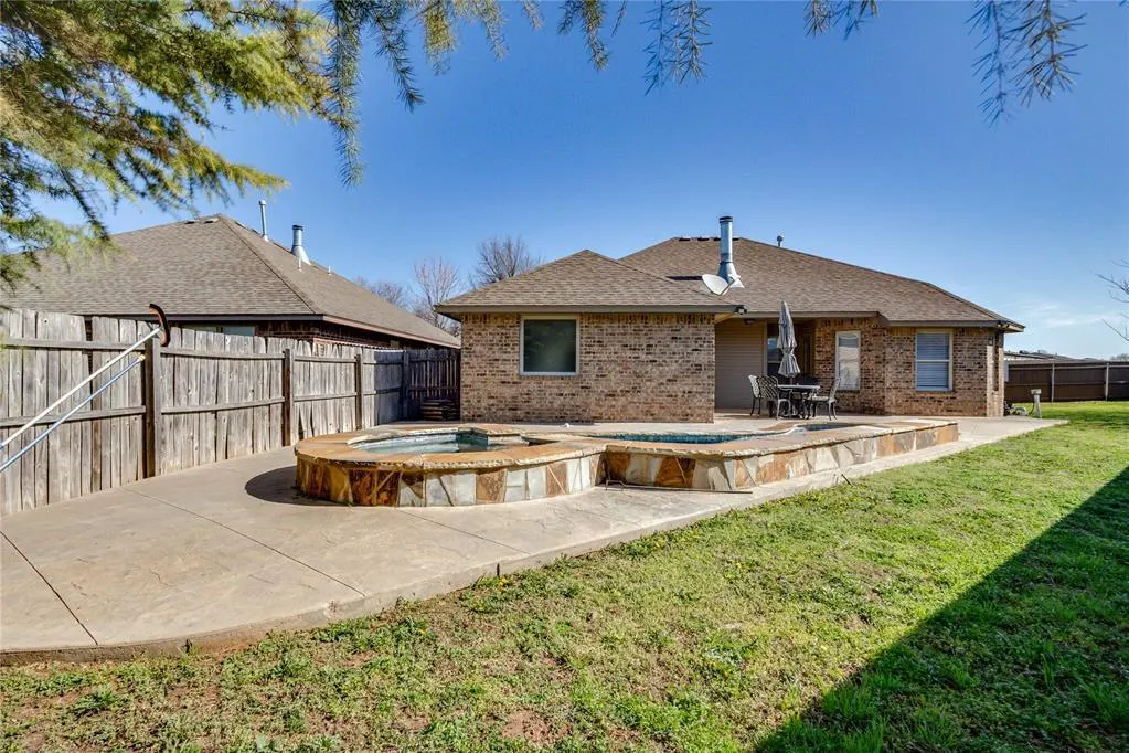 Photo 43 — 202 N Westminster Way, Mustang, OK 73064