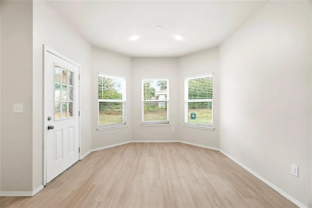 Photo 13 — 216 E Abbot Lane, Mustang, OK 73064