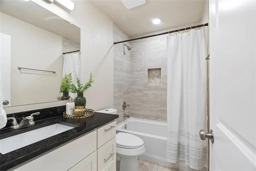 Photo 29 — 216 E Abbot Lane, Mustang, OK 73064