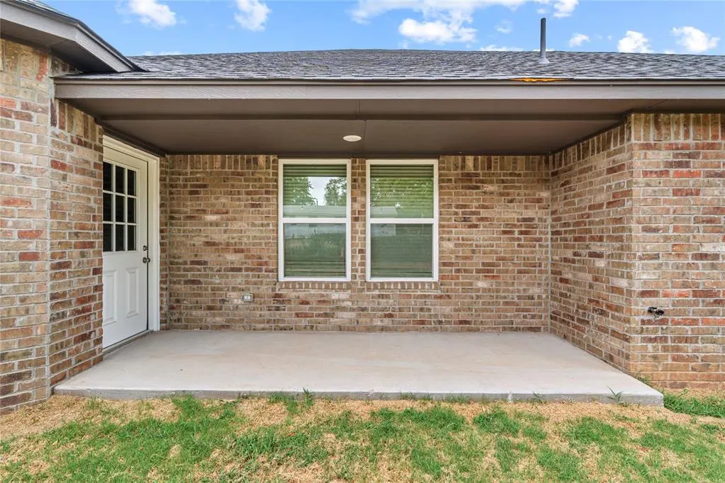 Photo 33 — 216 E Abbot Lane, Mustang, OK 73064