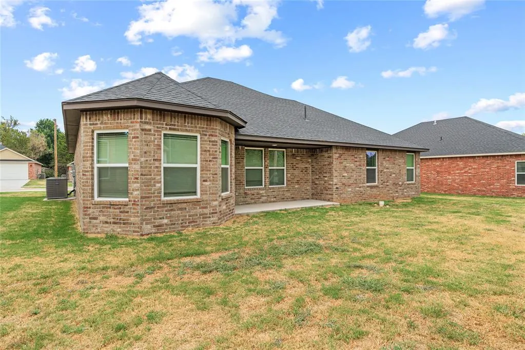 Photo 35 — 216 E Abbot Lane, Mustang, OK 73064