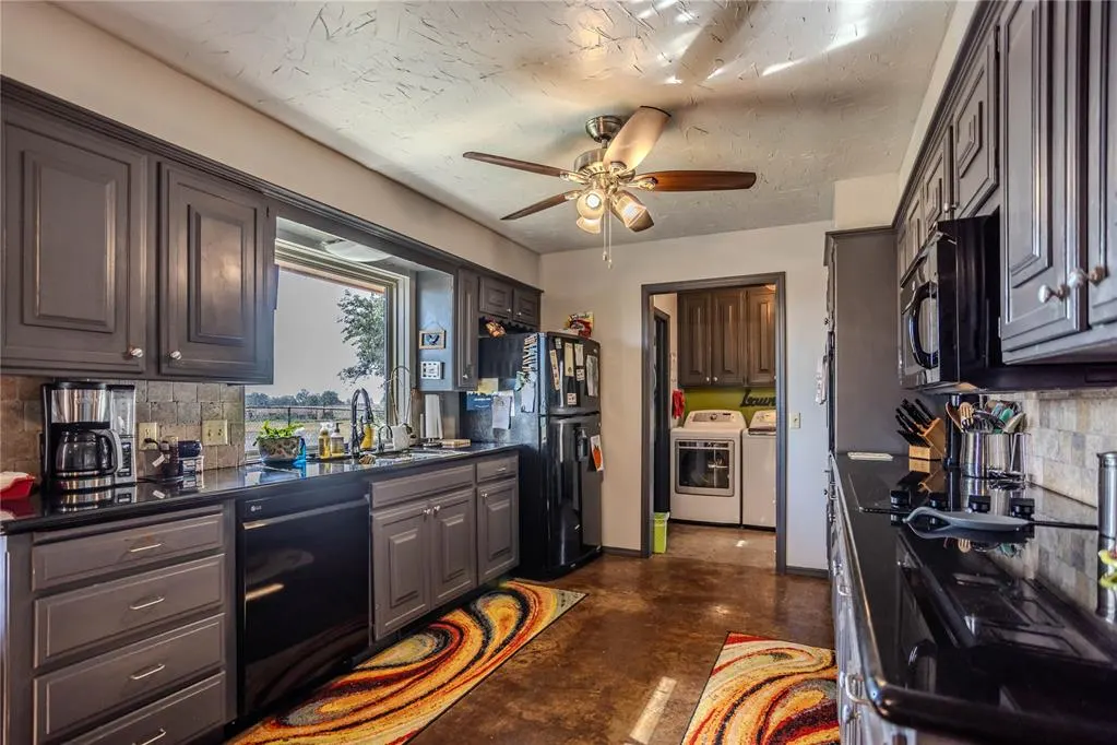 Photo 9 — 10046 Deer Creek Road, Weatherford, OK 73096