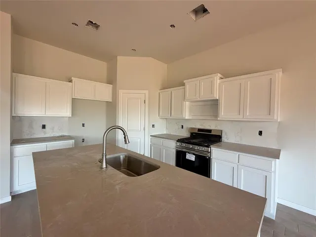 Photo 2 — 4020 Caraway Lane, Norman, OK 73026