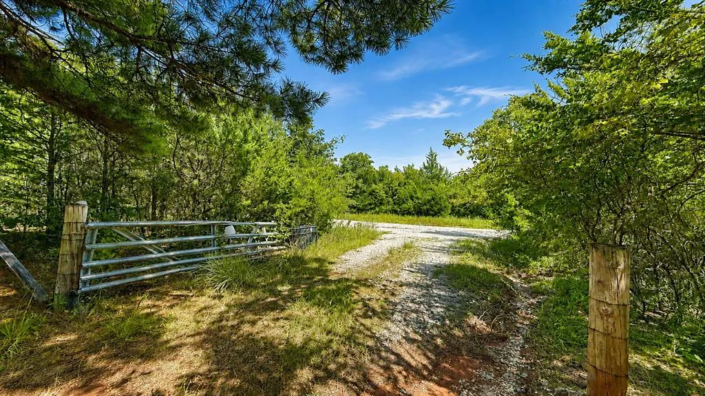 Photo 2 — 30226 Hamilton Road, Macomb, OK 74852
